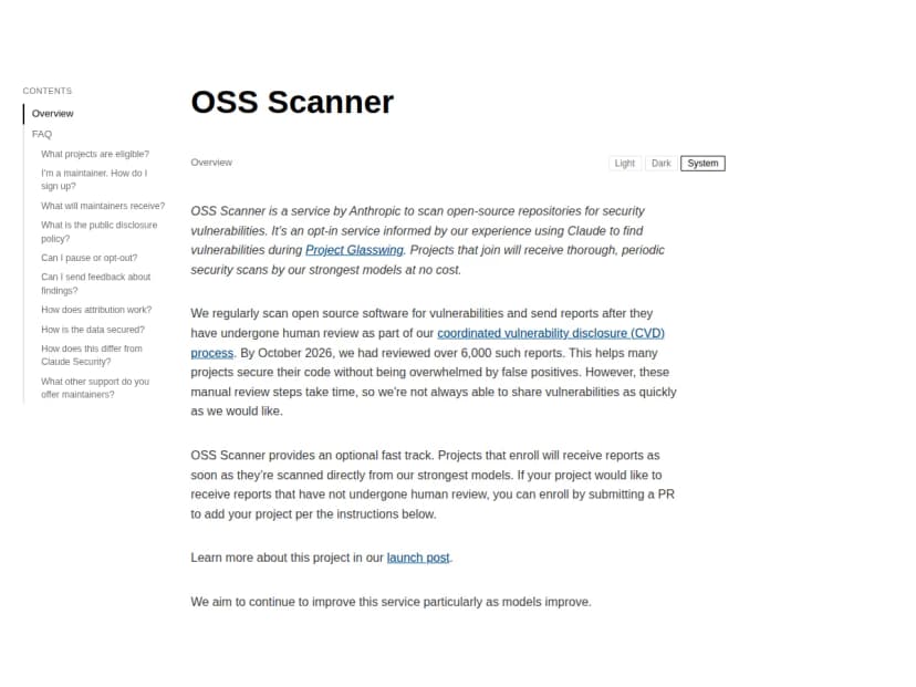 OSS Scannerの公式ページの冒頭。申し込んだプロジェクトに最上位モデルの定期的な検査を無料で行うこと、人の確認を経ない報告は申し込み制であることが英語で書かれている