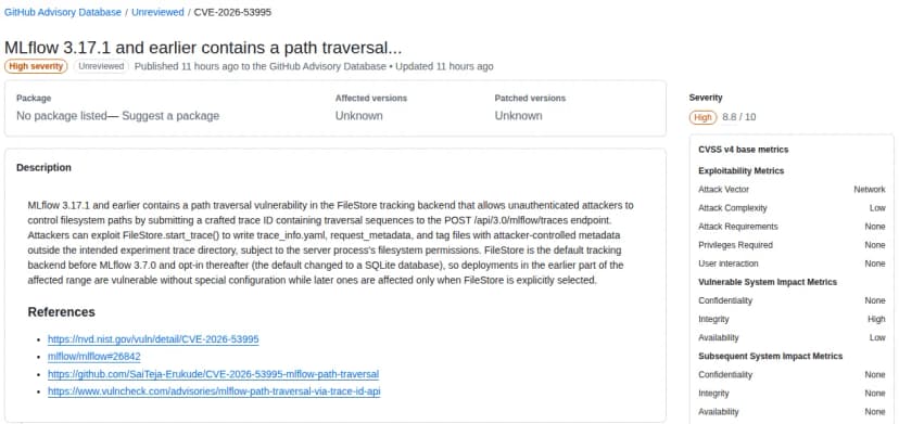 GitHub Advisory Databaseの画面。題はMLflow 3.17.1 and earlier contains a path traversal。High severity。説明に、FileStoreの記録の保存先で、認証なしの攻撃者がPOST /api/3.0/mlflow/tracesに細工したトレースIDを送ると、決められた場所の外にファイルを書ける恐れがあり、3.7.0より前は既定がFileStore、以降はFileStoreを明示して選んだ場合だけ対象とある。参照先に修正案の#26842、PoCのリポジトリ、VulnCheckの注意情報。右にCVSS v4の8.8