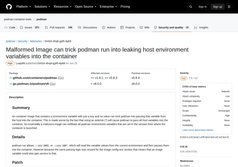GitHubのPodmanのセキュリティアドバイザリーGHSA-4hq8-gpf5-8p68の画面。題は『Malformed Image can trick podman run into leaking host environment variables into the container』で深刻度はHigh。影響する版はgithub.com/containers/podmanのv1.8.1以上v5.8.3以下(直る版v5.8.4)と、go.podman.io/podman/v6のv6.0.0未満(直る版v6.0.0)。説明には、値の無い環境変数を持つイメージがホストの変数をコンテナに渡させ、アスタリスクで全部の変数が渡ること、podman runの--envの読み取りの処理がイメージの設定にも使われていたことが書かれている。右側にCVSS 7.5の内訳とCVE-2026-57231