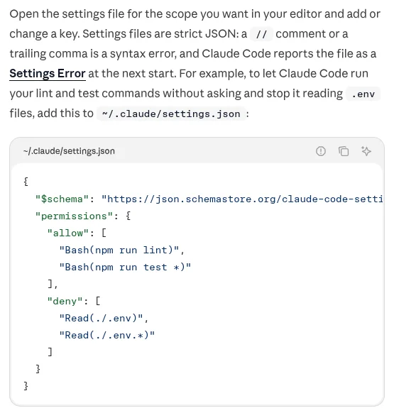 Claude Code Docsの設定のページ。lintとtestのコマンドは確認なしで実行させ、.envは読ませない例として、~/.claude/settings.jsonにpermissionsのallowでBash(npm run lint)とBash(npm run test *)、denyでRead(./.env)とRead(./.env.*)を書いたJSONのコードが載っている